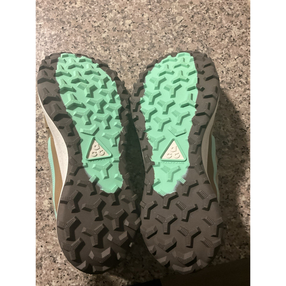 Nike ACG Lowcate Limestone/Dark Driftwood/Sail/Green Glow DX2256-200 Sz 11.5 main image 9